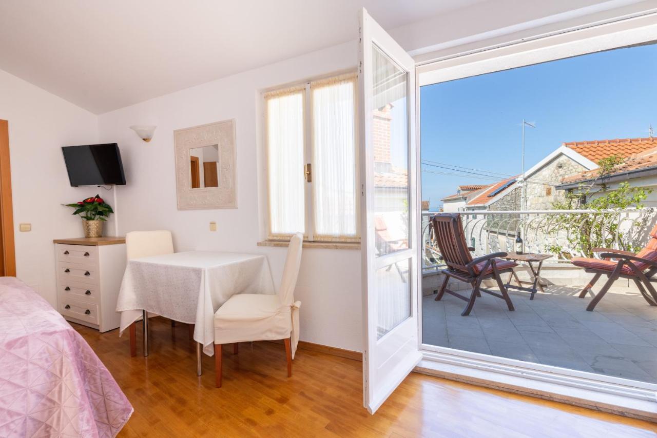 Center Of Apartment *