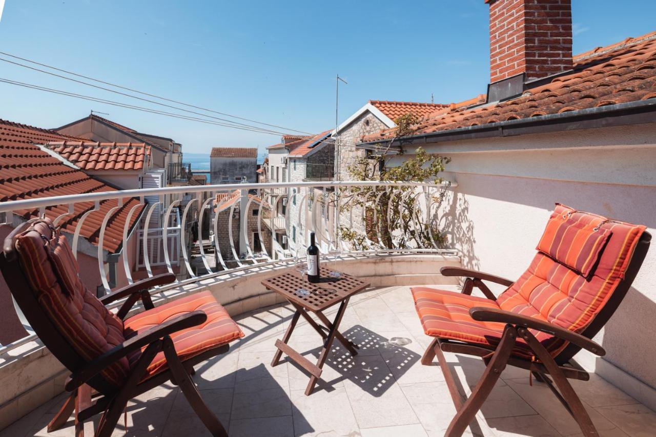 Center Of Apartment *