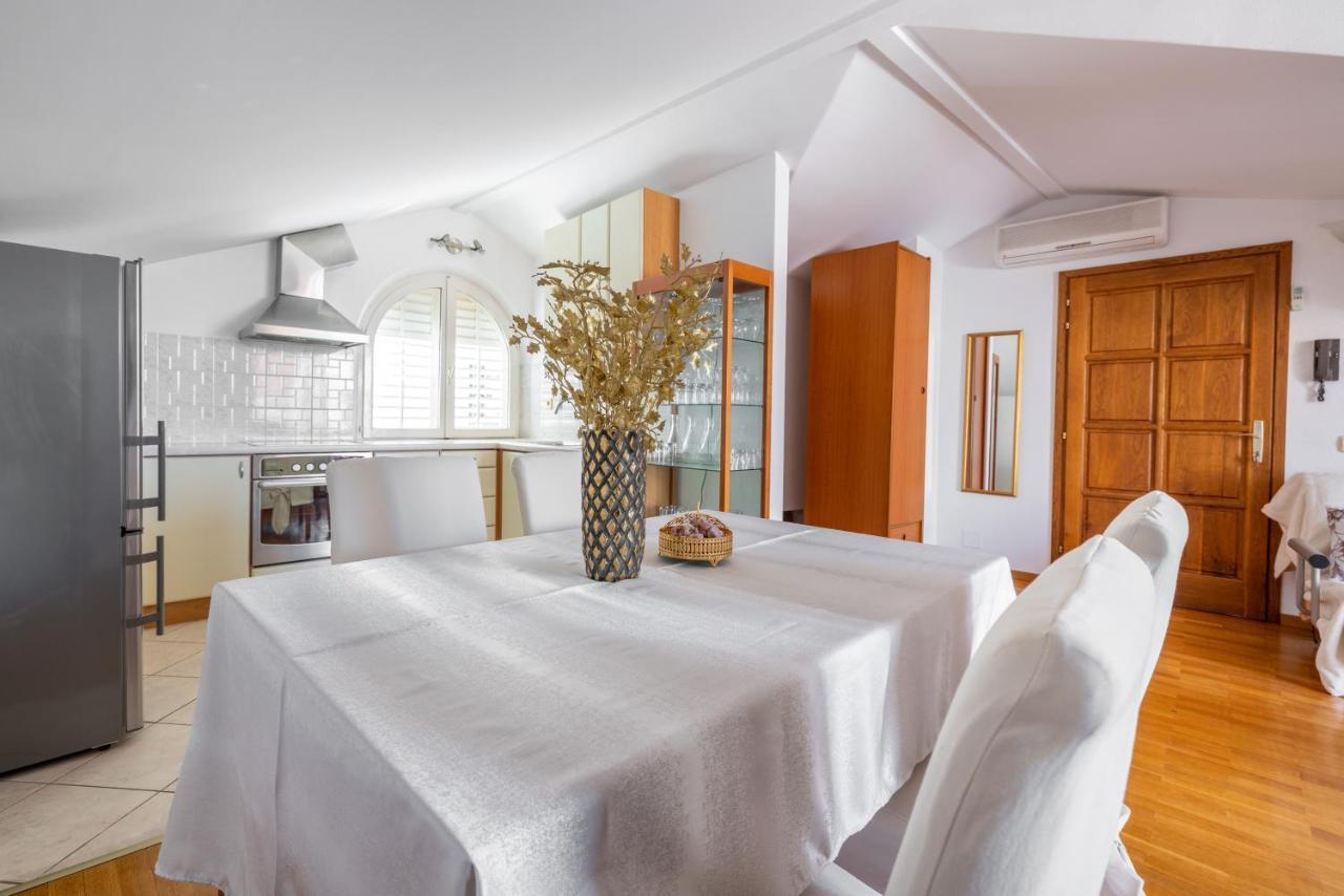 Center Of Apartment *